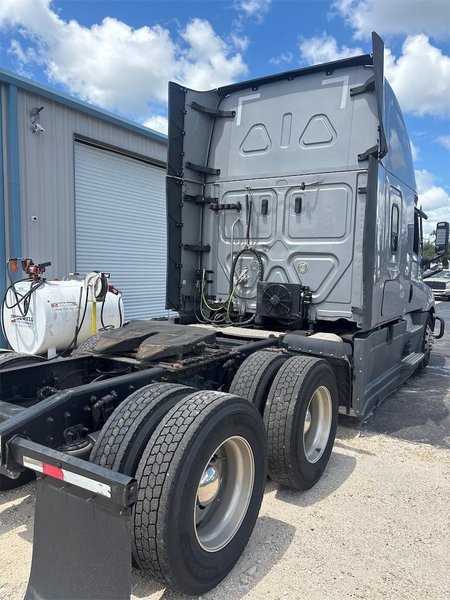 2021 Freightliner Cascadia (PT1260845) 3AKJHHDR2MSMW4378