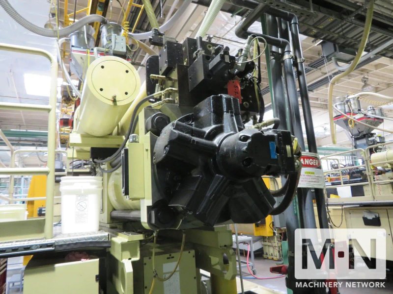 825 TON 132 OZ  HUSKY MODEL GL750GENRS120/100 INJECTION MOLDING MACHINE  MFG 1999