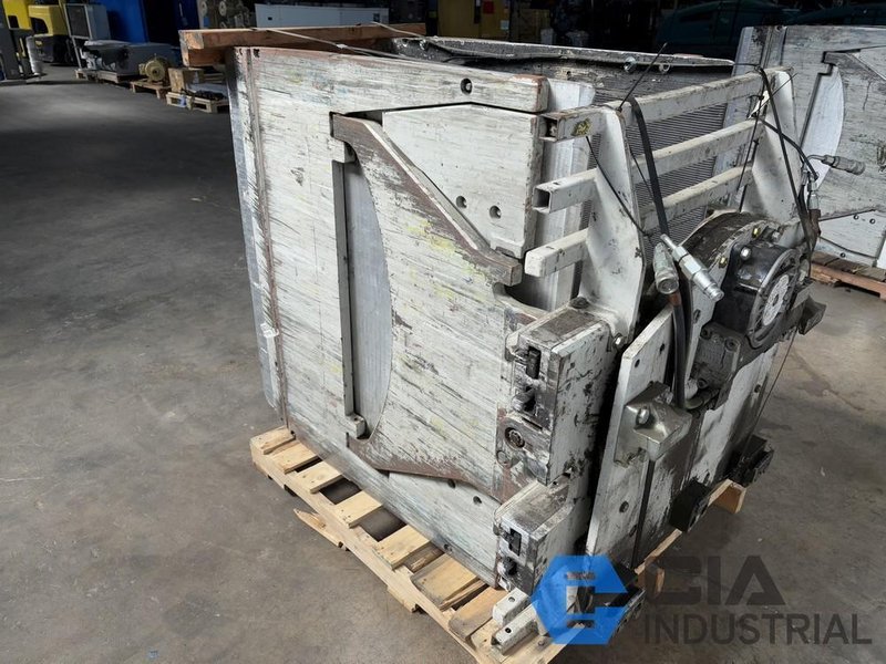 2,500 LB. CASCADE MODEL 25D35065 ROTATING HYDRAULIC CARTON CLAMP ATTACHMENT