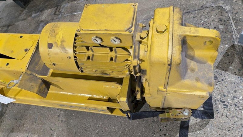 SEFAC M120BF2000 15 TON VEHICLE LIFT USED