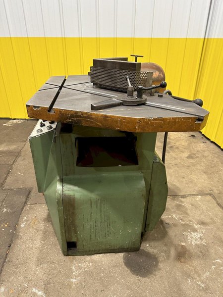 9" x 9" x 3/16" COMACA HYDRAUIC CORNER NOTCHER 6239: STOCK #19040