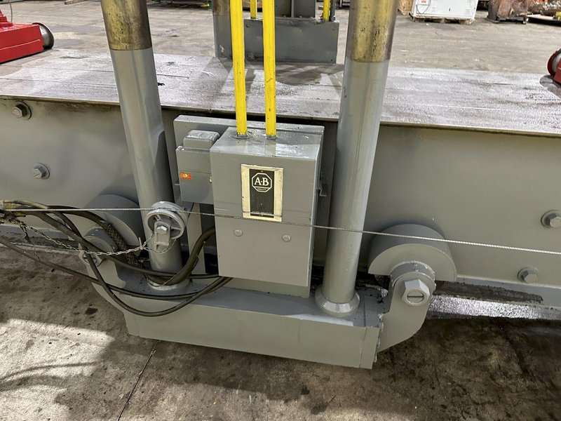 400 TON X 30' DRILCO TRAVELING HEAD HYDRAULIC STRAIGHTENING PRESS: STOCK #24953