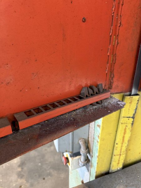 26" DOALL V-26 VERTICAL BANDSAW. STOCK #1000125