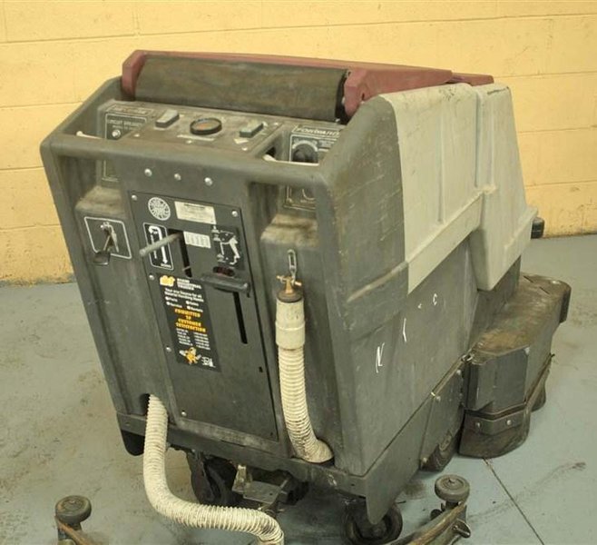 MINUTEMAN POWERBOSS 26 FLOOR SCRUBBER: 56238