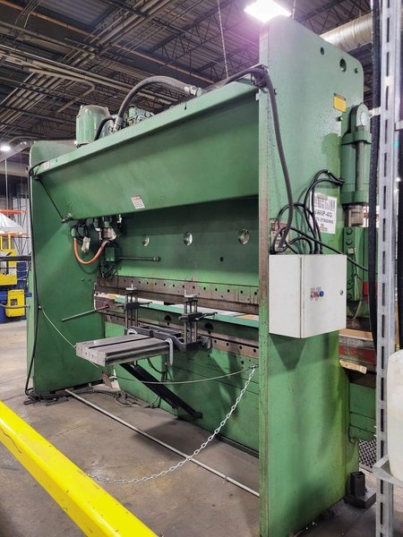 Cincinnati 135 Ton X 10′ Press Brake, CB135, 12′ overall