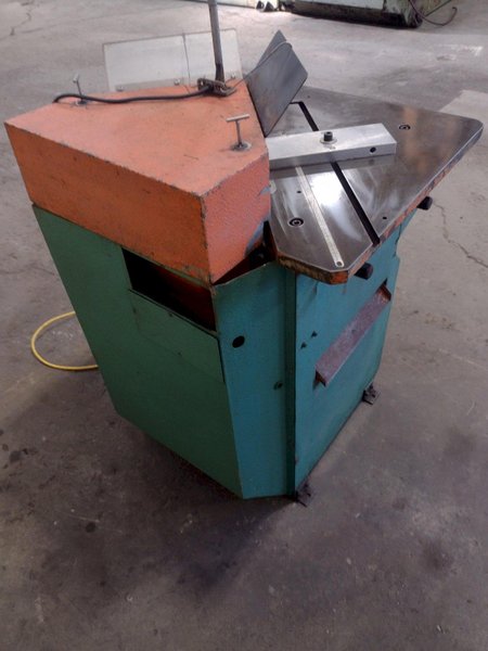 10" X 10" X 3/16 UNIPUNCH MODEL COMACA CH 260 HYDRAULIC ANGLE NOTCHER: STOCK 17381