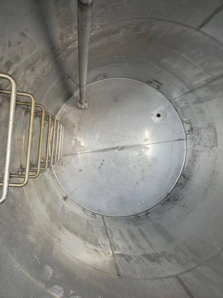 2,800 Gallon Stainless Steel Tank with Inside/Outside Access Ladder