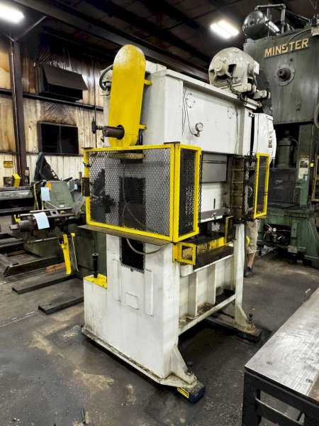 40 TON L&amp;J STRAIGHT SIDE PRESS: YOBRO #23910