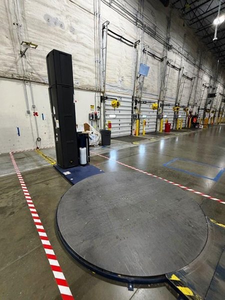 LANTECH Q-300 SEMI-AUTOMATIC PALLET STRETCH WRAPPER