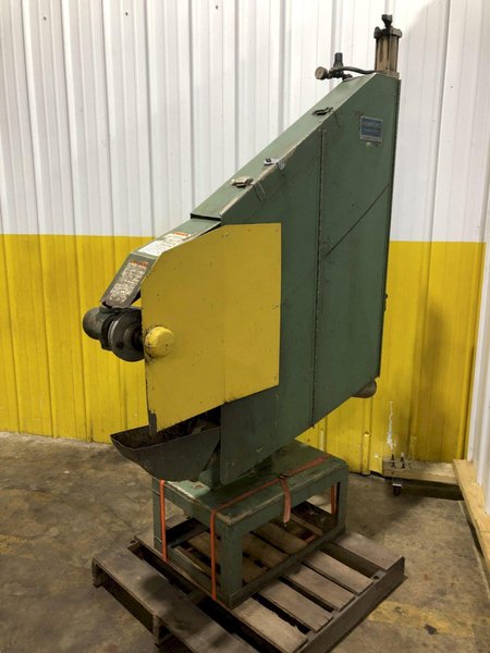 2-1/2" HAMMOND GRINDER MODEL UBG132 ABRASIVE BELT SANDER, LATHE ATTACHMENT: STOCK 17271