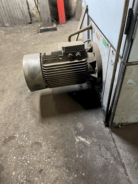 1999 Disamatic model 2013 mk5-b dmm s/n 130045 with amc and sbc conveyors, and pattern changer, feed belt with airator ,mold count 2821832 not full count