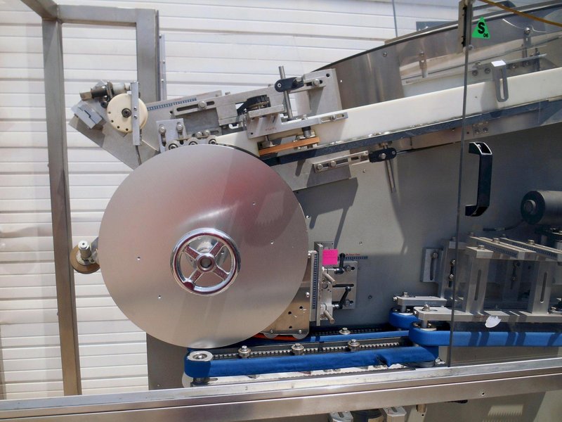 New England Machinery | S.S. Bottle Unscrambler w/ S.S Incline Conveyor