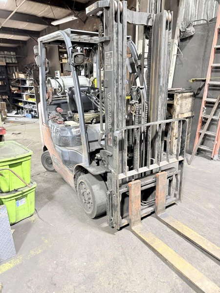 Toyota model 8FGCU25 L/p powered fork lift truck s/n 83609, 4500# capacity, 189" lift, side shift forks
