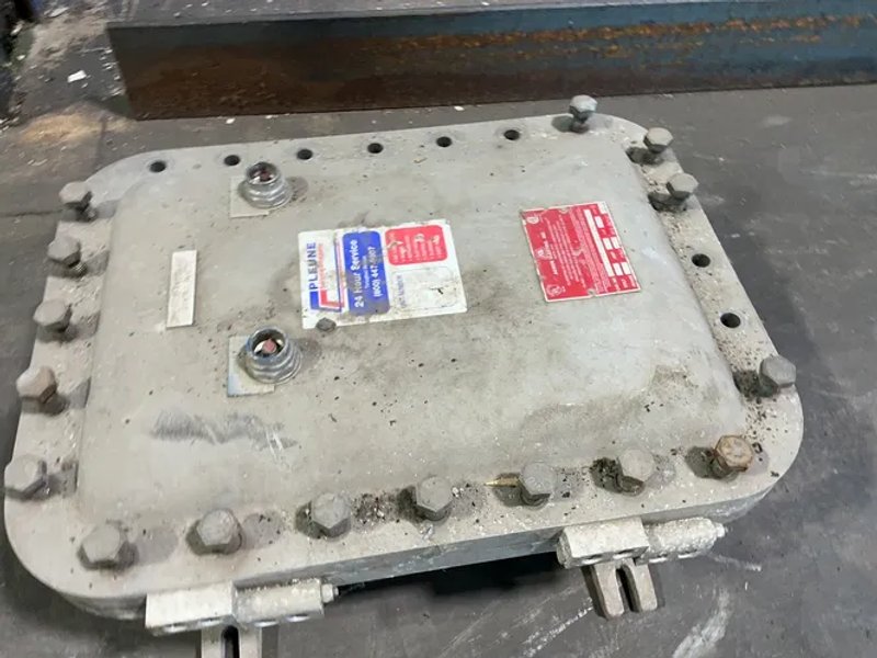 Akron Electric Explosion Proof Housing - Cxj12186-h2-n1-2r1