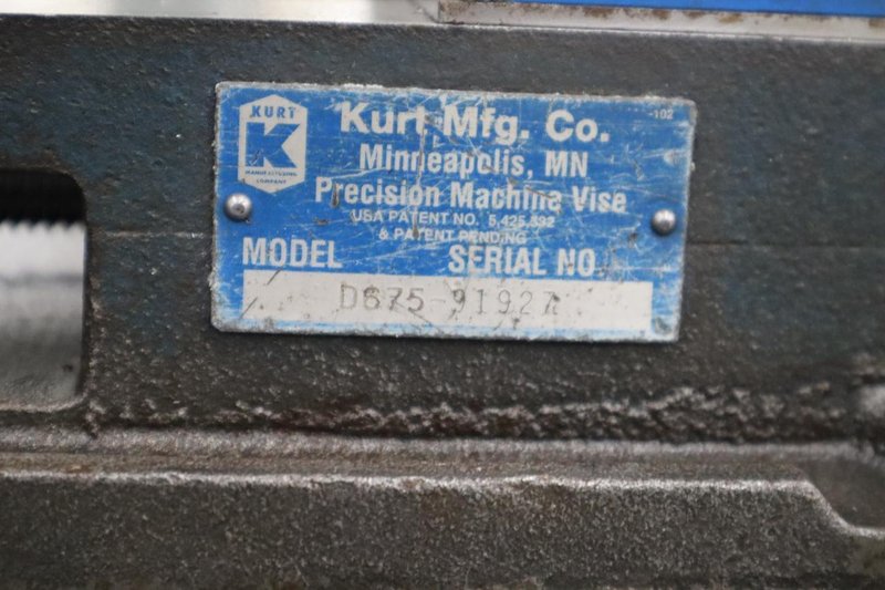 Kurt D-675 6" Machine Vise, 6" Jaws, Handle- Auction Item