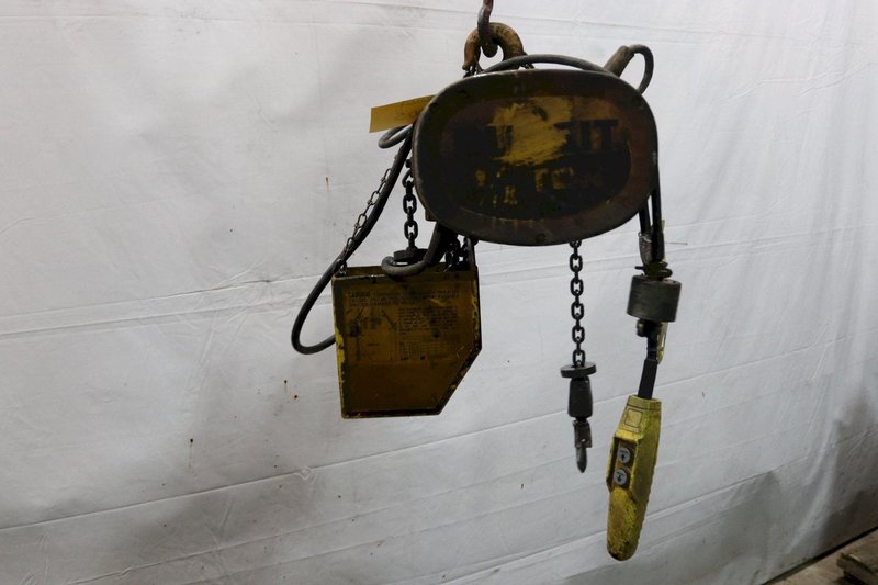 1/2 TON BUDGIT ELECTRIC POWERED CHAIN HOIST: STOCK #12005