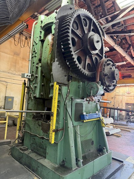 700 TON NATIONAL MAXIPRESS FORGING PRESS. STOCK #1087026