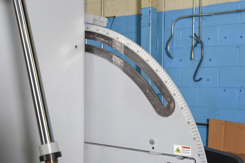 NEW - 30"H x 25"W HYD-MECH V-25 SEMI-AUTOMATIC VERTICAL TILT FRAME BAND SAW