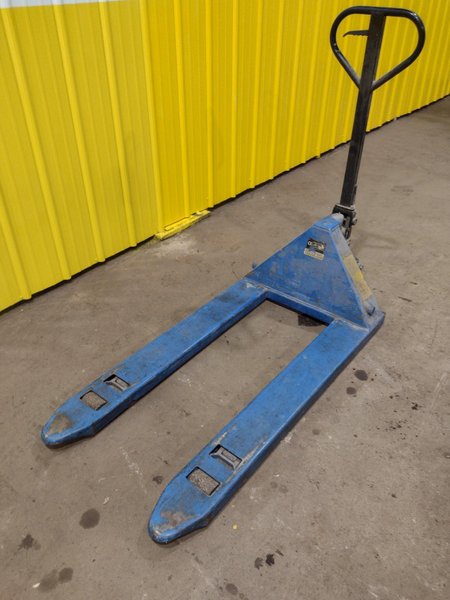 6,000 LB CS MANUAL PALLET JACK : STOCK #19053