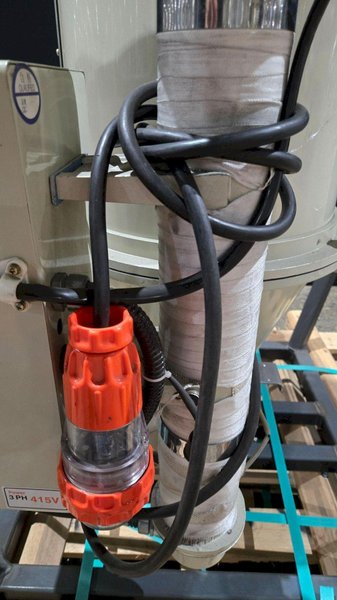 YANN BANG HD-T-50-3L HOPPER DRYER USED/DAMAGED CASTER 415V