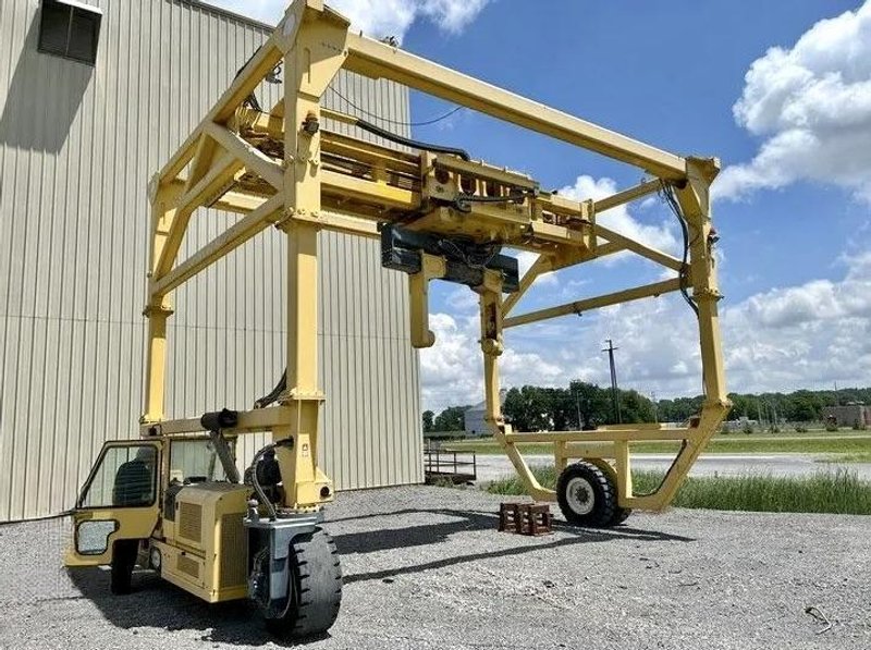88,000 LB COMBILIFT SC-3 STEERABLE GANTRY CRANE. STOCK # 1087126