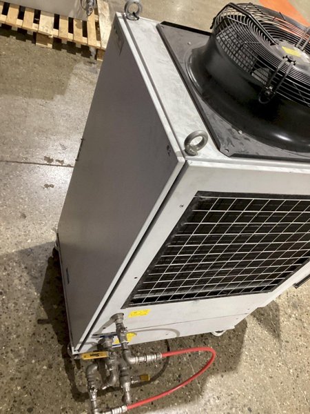 IPG PHOTONICS LC71. 01-A. 4. 5/6 Laser Chiller USED