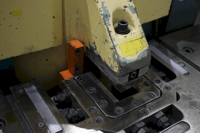 8-5/8" X 8-5/8" AMADA #CSW-220 CORNER NOTCHER &amp; COPER: STOCK #76771