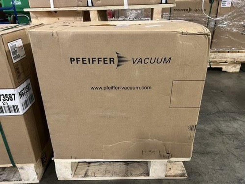 Pfeiffer ATH 500 M, DN 160 ISO-F Pump – Never Used – Eight of Ten