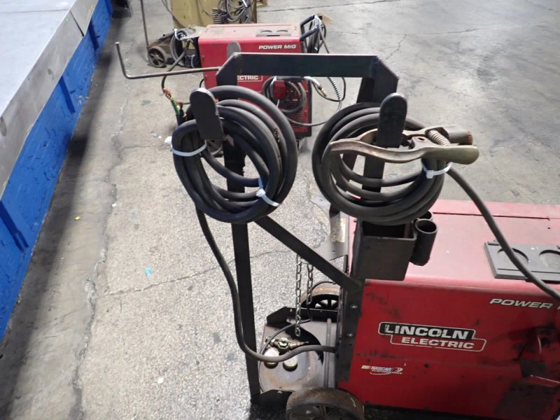 Lincoln Electric  250 A  Welder  - Power Mig 256