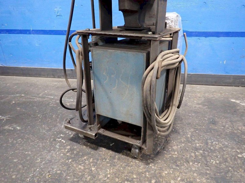 50 TON WA WHITNEY PORTABLE SINGLE END PUNCH: STOCK #79003