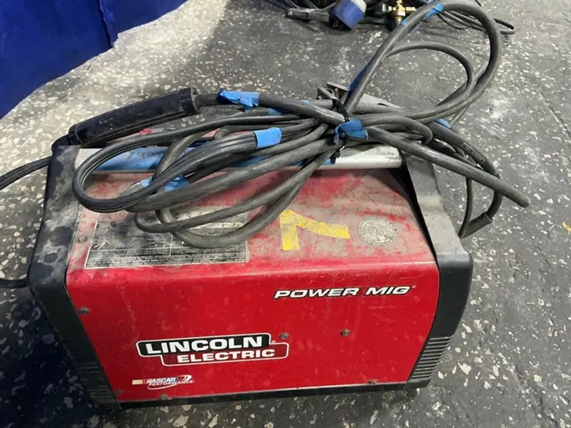 Lincoln Electric 90-140 A  Welder - Power Mig 140c