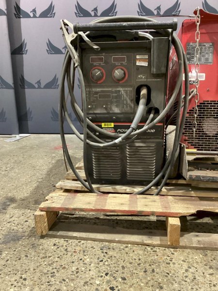 LINCOLN ELECTRIC POWER MIG 300 WELDER USED