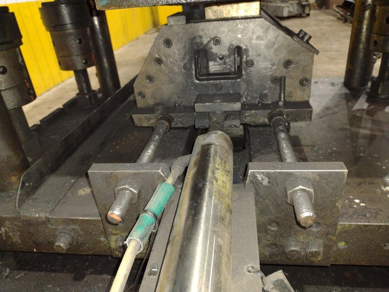 20 TON AIRAM PNEUMATIC 4 POST CUTOFF PRESS: YOBRO #24842