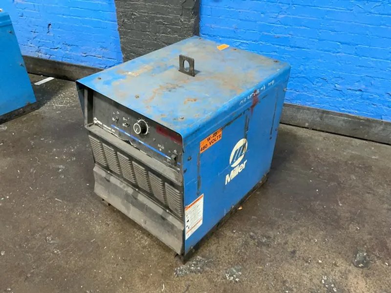 Miller  300 Amps  Welder - Deltaweld 302