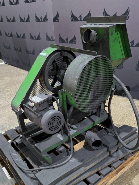 GARDNER DENVER M7037T MODEL HAMMER MILL 2HP 230/480V USED