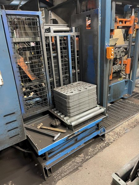 2008 Brock 14 x 19 semiautomatic molding machine model 1419mm, s/n au7063, Allen Bradley compact logic l32e plc controls with panel view, light curtain, bottom boards