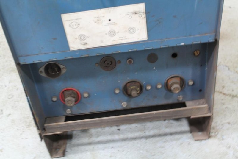 300 AMP MILLER MODEL CP - 300 WELDER: STOCK #62286