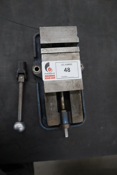 Kurt D-40 4" Machine Vise, Steel Jaws, Handle- Auction Item