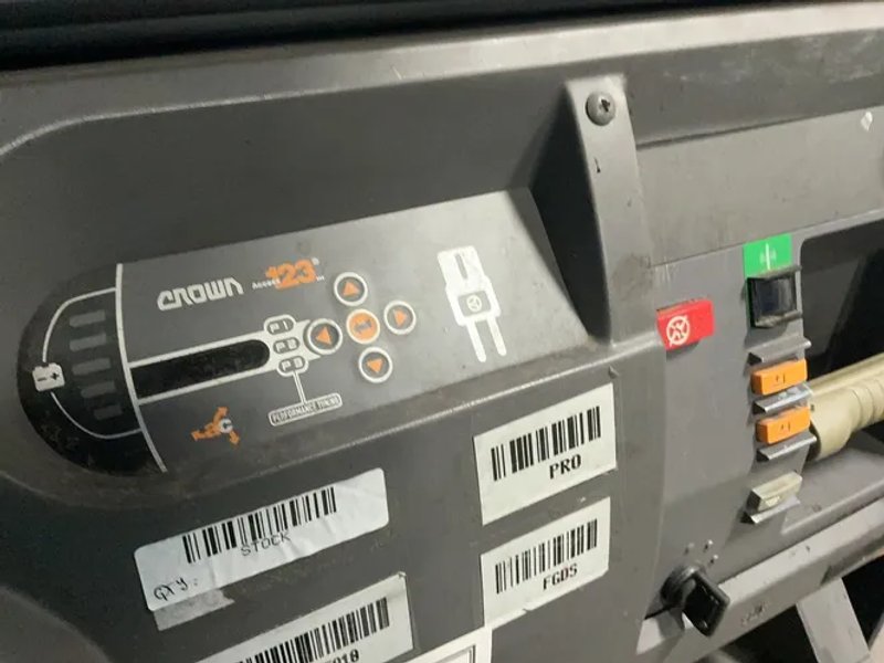Crown 3000 Lbs Electric Order Picker - Sp3510-30