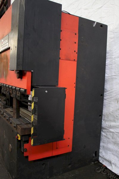190 TON X 13'6" AMADA HYDRAULIC PRESS BRAKE: STOCK #76238