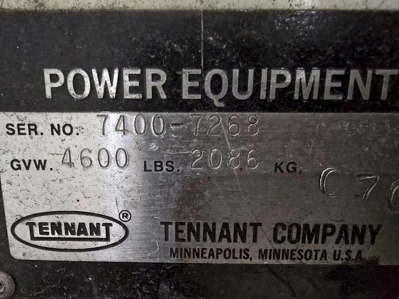 TENNANT 7400 LP FLOOR SCRUBBER USED NEEDS NEW BATTERY