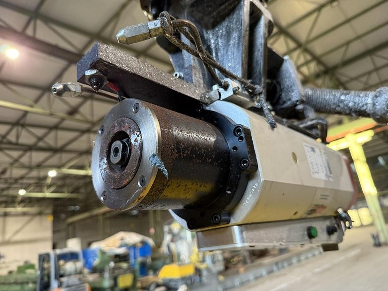 Fanuc Milling Robot - X: 10 500 / Y: 3045 / Z: 3500 mm CNC