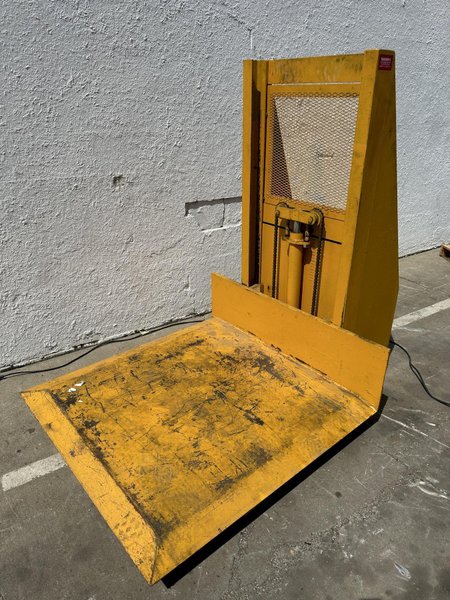 1000 LB AIR TECHNICAL INDUSTRIES MODEL # ZL3PC4848E  ZERO LOW LIFT TABLE: STOCK #78001