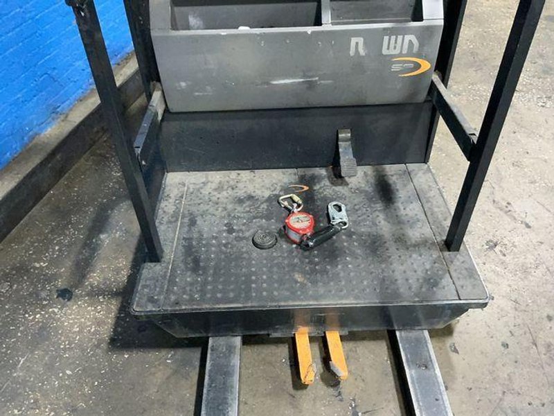 Crown 3000 Lbs Electric Order Picker - Sp3510-30