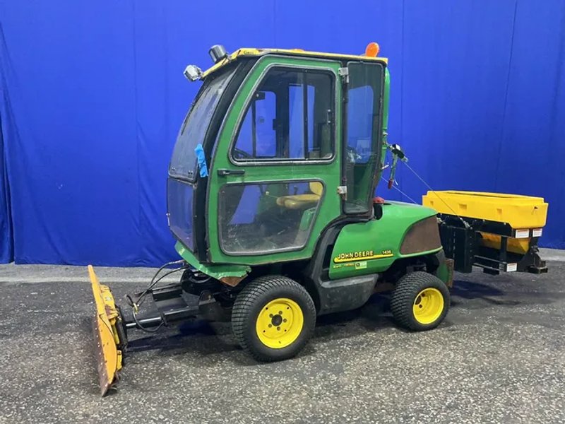 John Deere 54" Blade 4wd Tractor W/snow Plow &amp; Salt Spreader - 1435