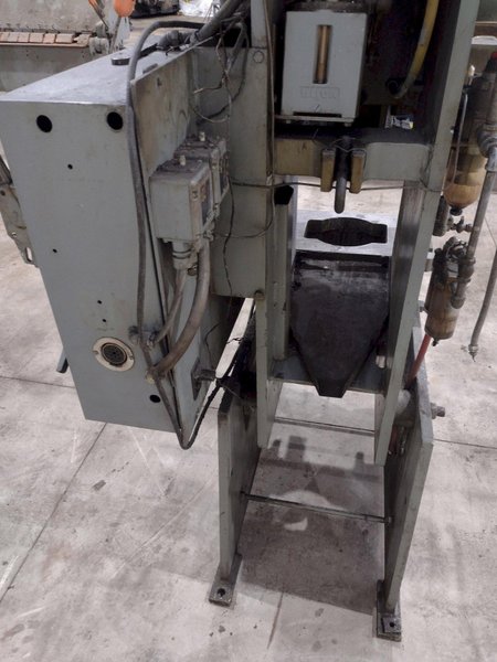 22 TON NIAGARA MODEL M22 OBI PUNCH PRESS, 2.5" STROKE: STOCK #20729