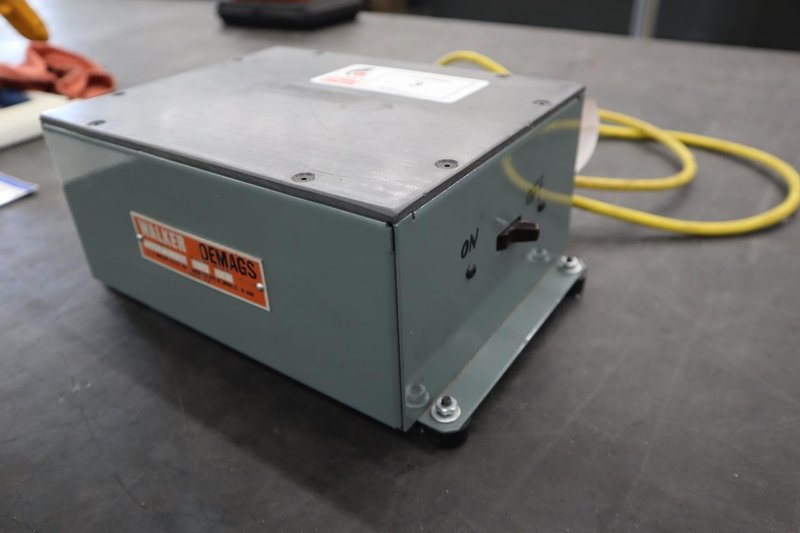 Walker Electronic Demagnetizer Model AXM7167-1419- Auction Item