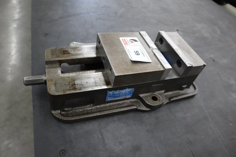 Kurt D-675 6" Machine Vise, Steel Jaws, Handle- Auction Item