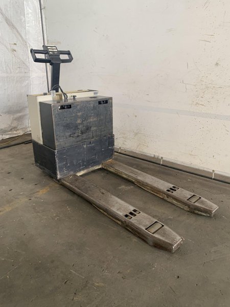 4,000 LB. CROWN 40GPW-4-14 ELECTRIC WALK-BEHIND PALLET JACK. STOCK # 0680124