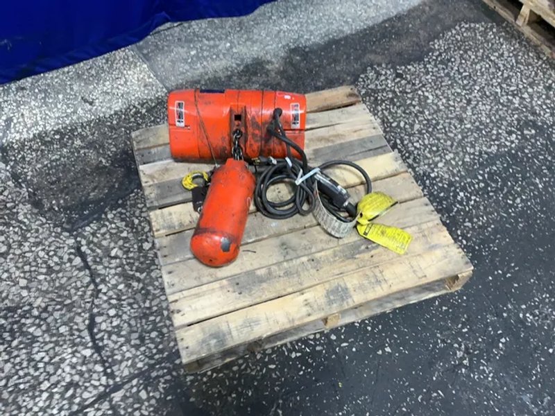 Cm Valustar  8.2 Amps  1/2 Ton Chain Hoist  - W F